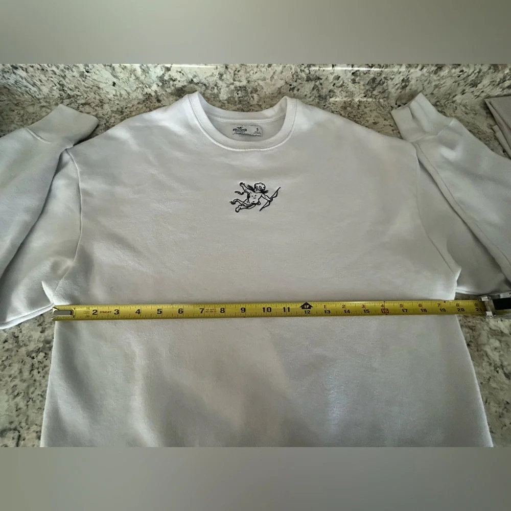 Hollister White Crewneck Sweatshirt with Black Angel Graphic Size S - Picture 7 of 8